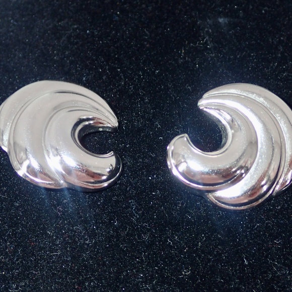 Vintage Silver Monet Swirl Post Earrings 1 Pair 1" - Picture 4 of 6